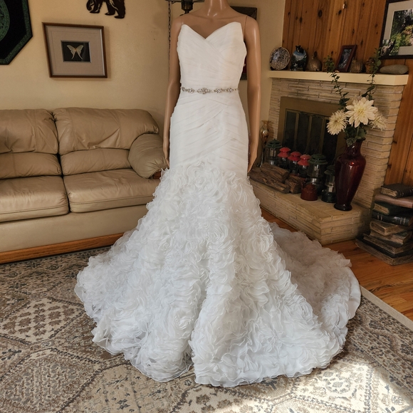 NWT Jasmine Bridal Ivory Wedding Gown | Style T394 | Size 6  - Picture 10 of 16